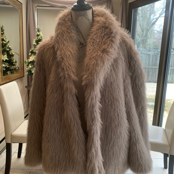 7 For All Mankind- Stunning, Chic Appearance, Faux Fur Chubby Jacket. Taupe - Picture 2 of 10